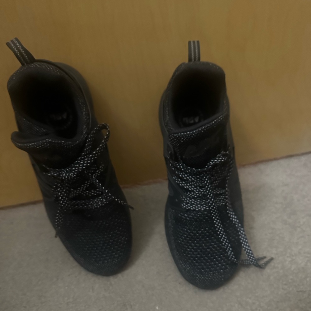 APL shoes size 9